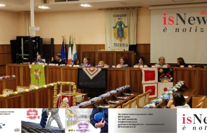 Viva Vittoria, d’Agnone les carrés tricotés pour l’événement Isernia – isNews