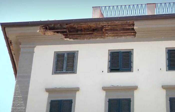 La corniche s’effondre sur la Piazza Sant’Ambrogio, une quasi-tragédie à Florence