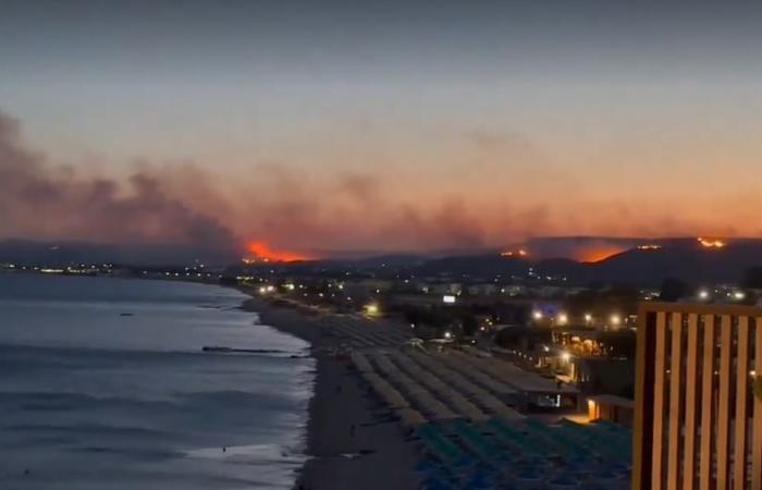 Incendies en Grèce, grands incendies sur les îles de Kos et Chios