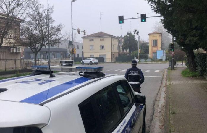 Poste de contrôle de la police locale de Reggiano : arrêté après une longue poursuite