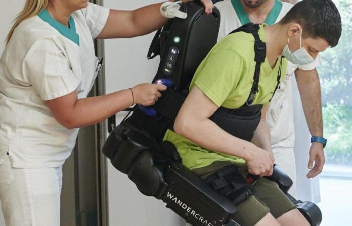 Patients paraplégiques : des exosquelettes « personnels » promettent de pouvoir marcher même à la maison (dans le futur)
