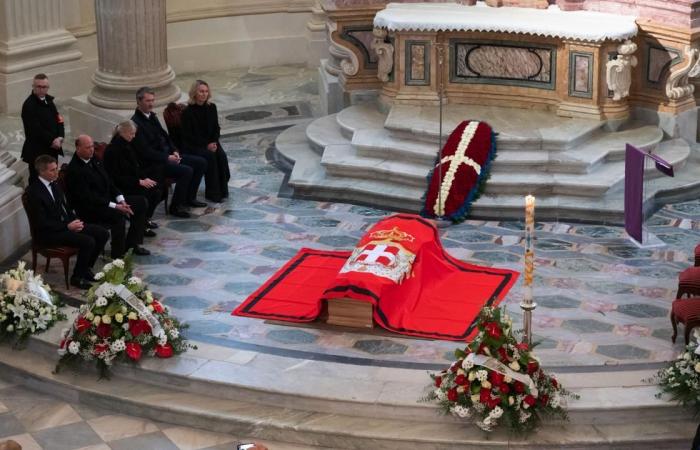 Vittorio Emanuele de Savoie enterré à Superga : un enterrement non royal