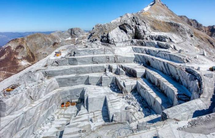 «Arrêtez l’exploitation minière des Alpes Apuanes». Sit-in des écologistes à Florence