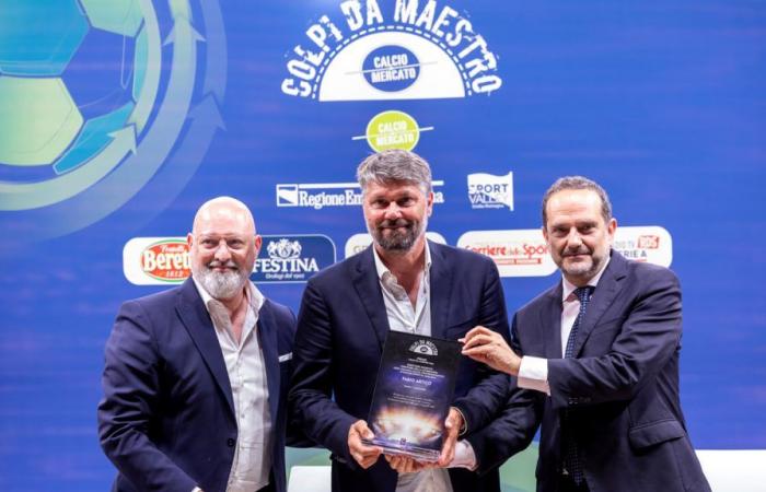 Les grands noms du football se réunissent au Grand Hôtel de Rimini, un prix spécial pour le directeur sportif de Cesena, Fabio interno