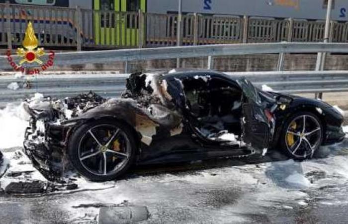 Incendie à Mestre : Ferrari hybride détruite par un incendie lors du transfert à Cortina