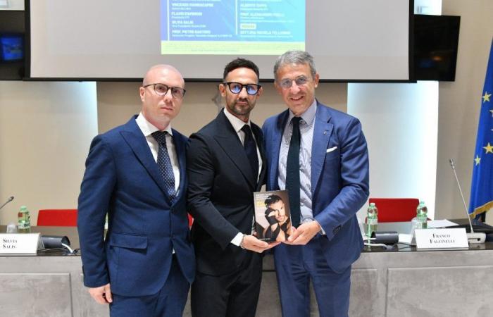« Senza Guardia », le livre de Vincenzo Mangiacapre présenté hier à la Chambre des Députés | Café Procope | Mis en avant – Musées, art et culture – Social