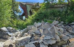 Naples, décharge de Palargento, des tonnes de déchets cachés parmi les décombres