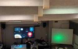 Nuit au lycée pour les élèves de Tosi di Busto entre cours d’astronomie, cinéma et musique