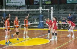 CF PLAY OFF – Excellente performance des filles de Nuova Pallavolo Monini Spoleto, mais Bartoccini remporte le premier match des quarts de finale