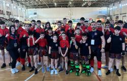 Kickboxing, à Reggio de Calabre 13 médailles d’or et 3 d’argent pour l’école Vibo Fenix ​​​​· Il Vibo