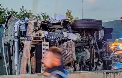 Accident, semi-remorque se renverse sur l’autoroute à Altilia Grimaldi
