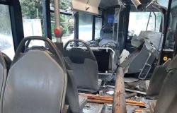Messine, bus ATM impliqué dans un accident à Ganzirri : passager blessé et véhicule gravement endommagé [FOTO]