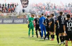 Serie D, Piacenza et Varesina frappés par le juge des sports : lourdes sanctions financières et interdiction des supporters