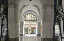 Place vacante via Dante, vitrine des artistes: plus de 60 propositions