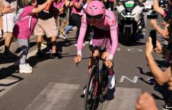 Pogacar est un Martien au maillot rose : il domine le contre-la-montre Foligno-Pérouse et bloque déjà le Giro d’Italia