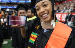 Les diplômés de l’Université de Syracuse en 2024 sont invités à « plaider pour la paix mondiale » (Galerie de photos)