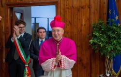 Mgr Mauro Lalli nouvellement nommé épiscopal reçu hier à la Mairie – Piazza Rossetti
