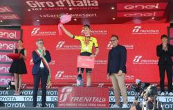 Giro d’Italia à Naples, Olaf Kooij s’impose au sprint sur le front de mer