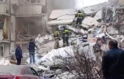 Un bâtiment s’effondre après une attaque ukrainienne, au moins 15 morts