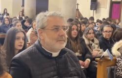 Première rencontre des jeunes avec l’évêque de Foggia, Giorgio Ferretti. Moment de fête et de musique au “Spirito Santo”
