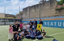 La FIGC Campanie fait don d’uniformes et de sacs aux enfants de Voce d’e Creature