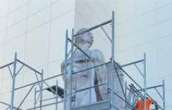 Forlì, temps de restauration et de nettoyage de la statue d’Icare et des aigles