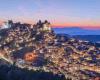 Niché dans les collines, le pittoresque village médiéval au cœur de la Sicile enchante les visiteurs par son charme intemporel – Younipa