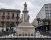 Une fois la restauration terminée, la statue de Bellini sur la Piazza Stesicoro à Catane retrouve son ancienne gloire