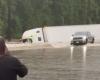 Inondation au Texas, la vidéo virale du camion s’enfonçant dans la rivière
