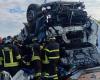 Un camion chargé d’acide submerge une voiture sur l’A21, un mort et 7 intoxiqués – Actualités
