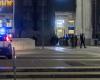 Milan, policiers attaqués à la gare centrale : un policier tire, un homme de 36 ans blessé à l’épaule