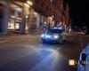 Bolzano, brise les vitres d’une voiture et vole à l’intérieur : un criminel multiple de 38 ans arrêté