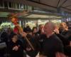 Lecce est en sécurité : la fête explose dans la ville/VIDEO