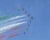 Les Frecce tricolori enchantent le ciel de Trani : voici le spectacle vidéo