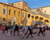 Agitateurs de drapeaux : individuel à San Giovanni, grande équipe et musiciens à San Luca