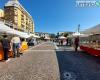 Terni, le « festival des amuseurs publics » au centre : musique, bière et food trucks à Largo Micheli
