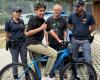 Bologne : le vélo d’un jeune de 13 ans est volé, la police organise une collecte pour le lui racheter