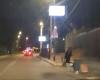 Bari, les touristes marchent depuis l’aéroport même la nuit : “Peu de transports”