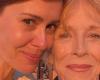 Sarah Paulson remporte son premier Tony Award et célèbre Holland Taylor : “Merci parce que tu m’aimes” (VIDEO)