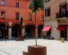 Imola, nouveau mobilier dans le centre historique mais pas sur la Piazza Matteotti