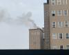 Vimercate : Encore un incendie dans l’ancien hôpital abandonné, les pompiers au travail