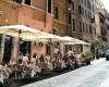 Une voiture s’écrase sur les tables d’un restaurant à Rome, blessant un enfant