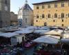 Pistoia L’été en ville, déménagement du marché sur la Piazza Duomo