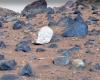 Une mystérieuse roche blanche photographiée sur Mars