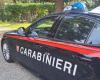 Peut-être à cause d’une mauvaise manœuvre, le motocycliste donne un coup de tête à un automobiliste : rapporté par les Carabiniers
